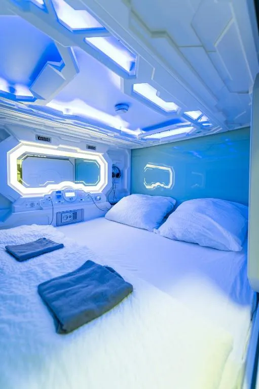 Space Home Capsule Hotel